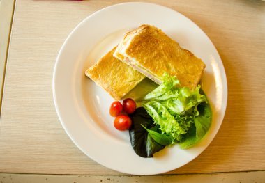 sandviç salam ve peynir