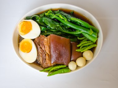 Thais eten Bel kha moo