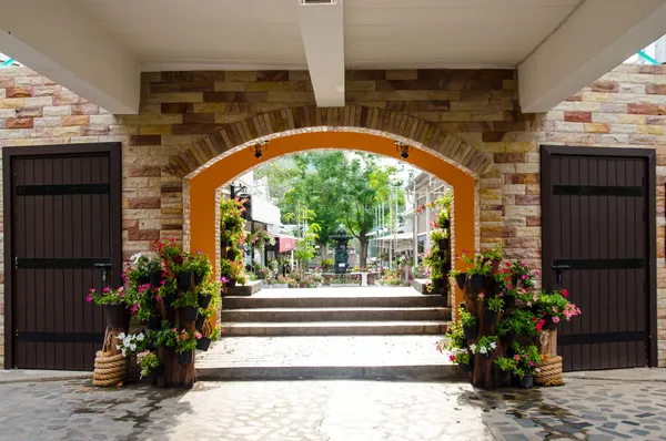 Door to garden — Stock Photo, Image