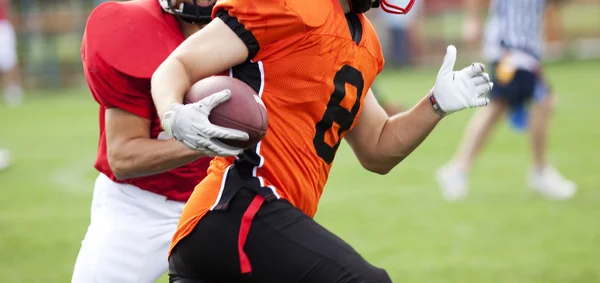 American Football Spieler kämpfen um den Ball — Stockfoto