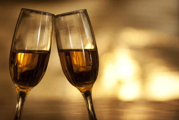 Боке фон з келихами шампанського — стокове фото