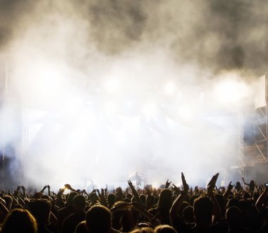 Konserde kalabalık