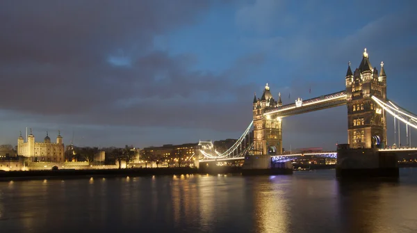 Tower bridge på natten, london — Stockfoto