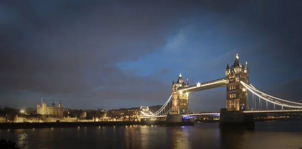 Puente de la torre por la noche, Londres — Foto de Stock