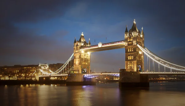 Tower bridge v noci, Londýn — Stock fotografie