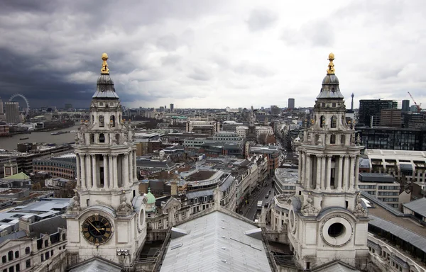 Londen uitzicht vanaf st. Pauluskathedraal — Stockfoto