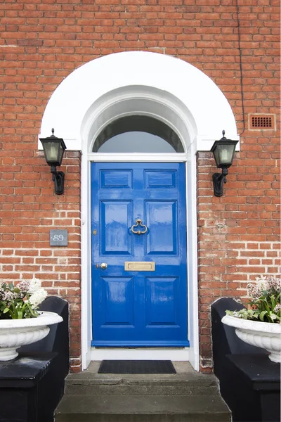 Porta típica da casa da cidade inglesa — Fotografia de Stock