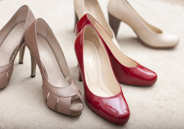 Drie paren van elegante vrouw schoenen — Stockfoto