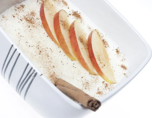 Rispudding med äpple och kanel — Stockfoto
