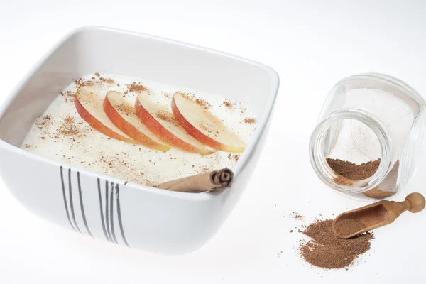 Budín de arroz con manzana y canela —  Fotos de Stock