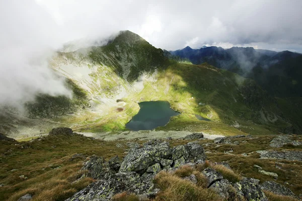 Krajina v létě od balea lake, fagaras hory, Rumunsko — Stock fotografie