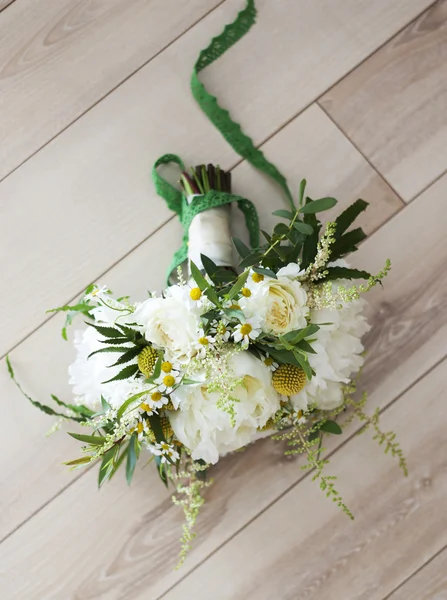 Bellissimo bouquet da sposa bianco — Foto Stock
