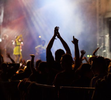 Konserde kalabalık