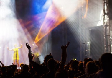 Konserde kalabalık