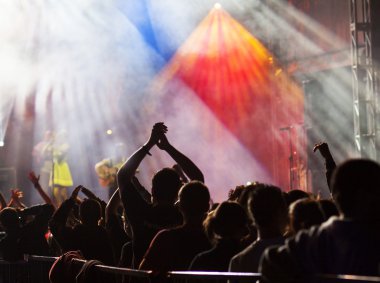 Konserde kalabalık