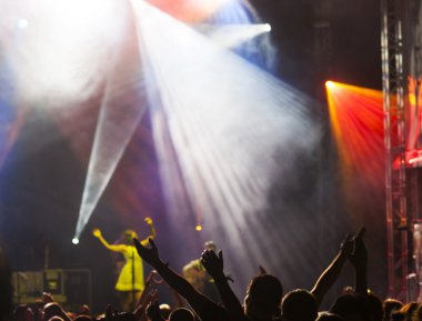 Konserde kalabalık