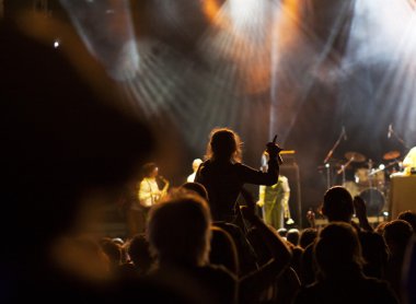 Konserde kalabalık