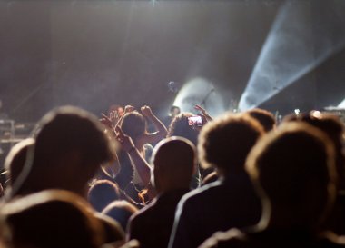Konserde kalabalık