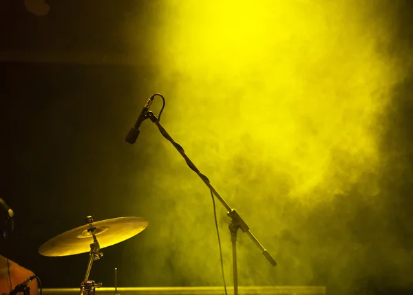 Microphone in stage lights — Stock Photo, Image