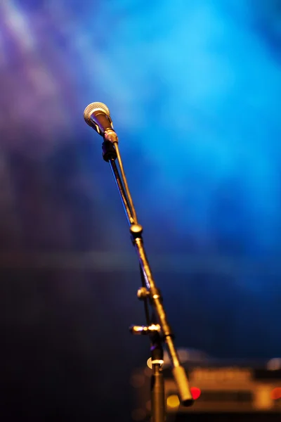 Microphone in stage lights — Stock Photo, Image