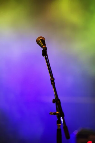 Microphone in stage lights — Stock Photo, Image