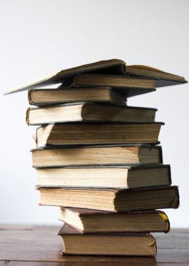 eski kitapların bükülmesini