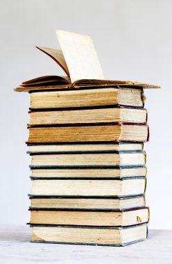 eski kitapların bükülmesini
