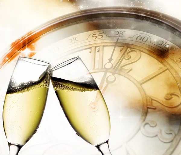 Vintage background with champagne glasses and clock — Stock Photo, Image