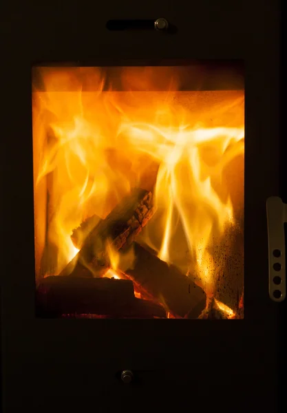 Feuer in einem Kamin — Stockfoto