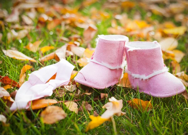 Baby girl boots in autumn park — Stock Photo, Image