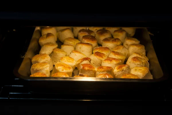 Muffins im Ofen — Stockfoto