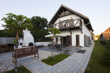 geleneksel arı kovanı fırın ile lüks rustik evi