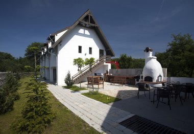 geleneksel arı kovanı fırın ile lüks rustik evi