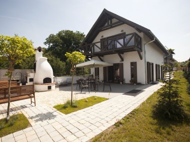 geleneksel arı kovanı fırın ile lüks rustik evi