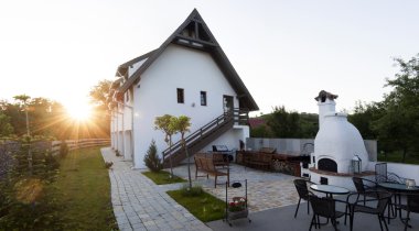geleneksel arı kovanı fırın ile lüks rustik evi