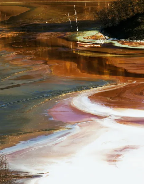 Contaminación del agua de una mina de cobre — Foto de Stock