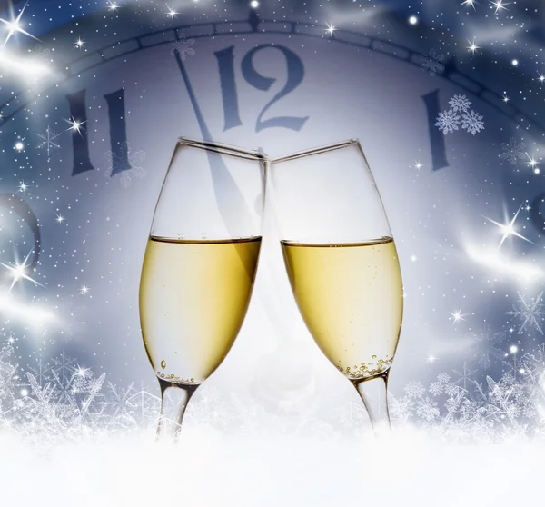 Wine glasses and clock at midnight — Stock Photo, Image