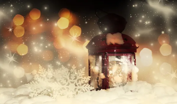 Рождественские украшения и красный фонарь — стоковое фото