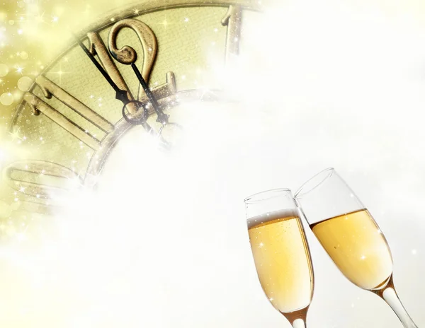 New year's met champagneglazen — Stockfoto