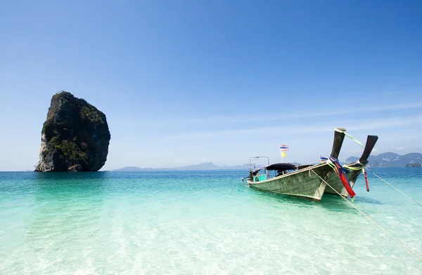 Adaman sea and wooden boat — Stock Photo, Image