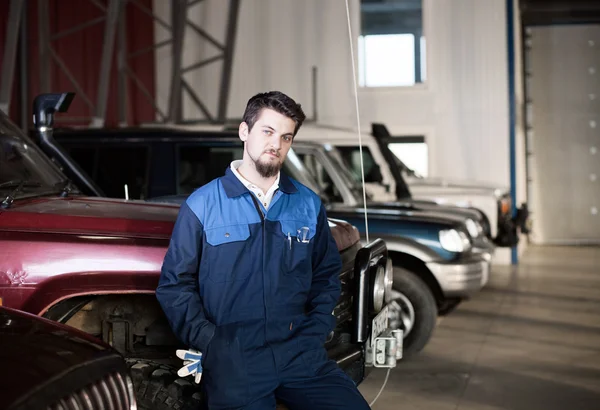 Handsome car mechanic at work — Stock Photo, Image