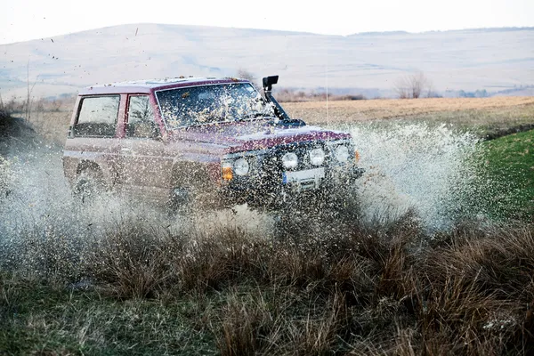 Racer op terrein racing auto competitie — Stockfoto