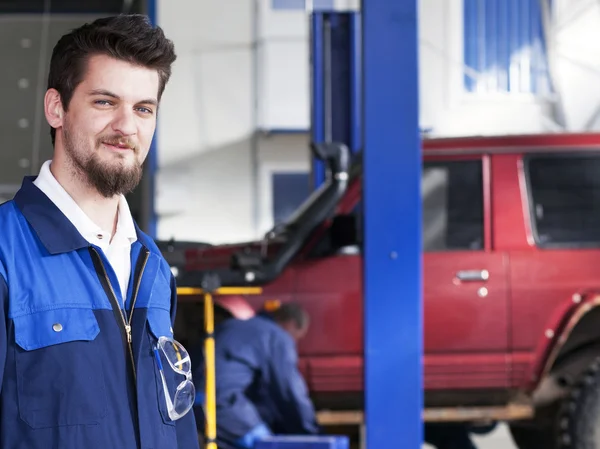 Handsome car mechanic at work — Stock Photo, Image