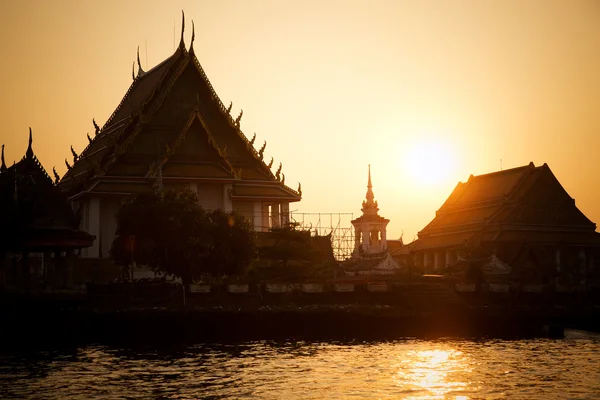 Wat arun sziluett naplementekor — Stock Fotó