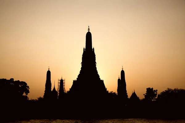 Wat arun sylwetka na zachodzie słońca — Zdjęcie stockowe