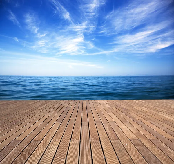Sea and wooden walkway — Stock Photo, Image