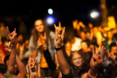 Konserde kalabalık