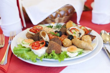 partiden önce restoranda servis