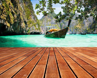  Tayland okyanus manzarası. egzotik plaj manzarası ve geleneksel shi