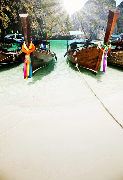 Ταϊλάνδης ωκεανό τοπίο. εξωτική παραλία θέα και παραδοσιακό shi — Φωτογραφία Αρχείου